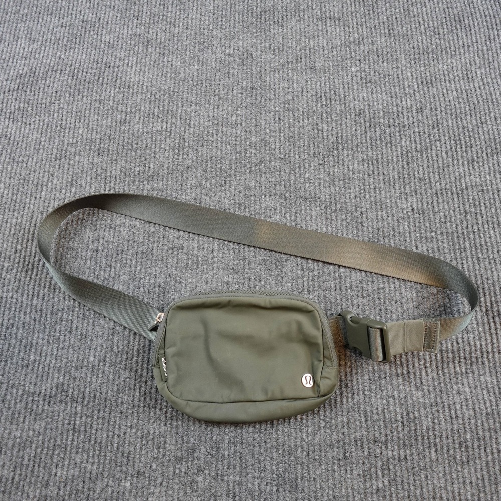 Lululemon Belt Bag Womens Small Green Nylon Zip Fanny Pack Adjustable Strap